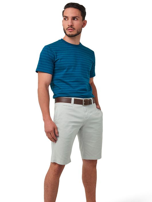 outfit bermuda gris hombre